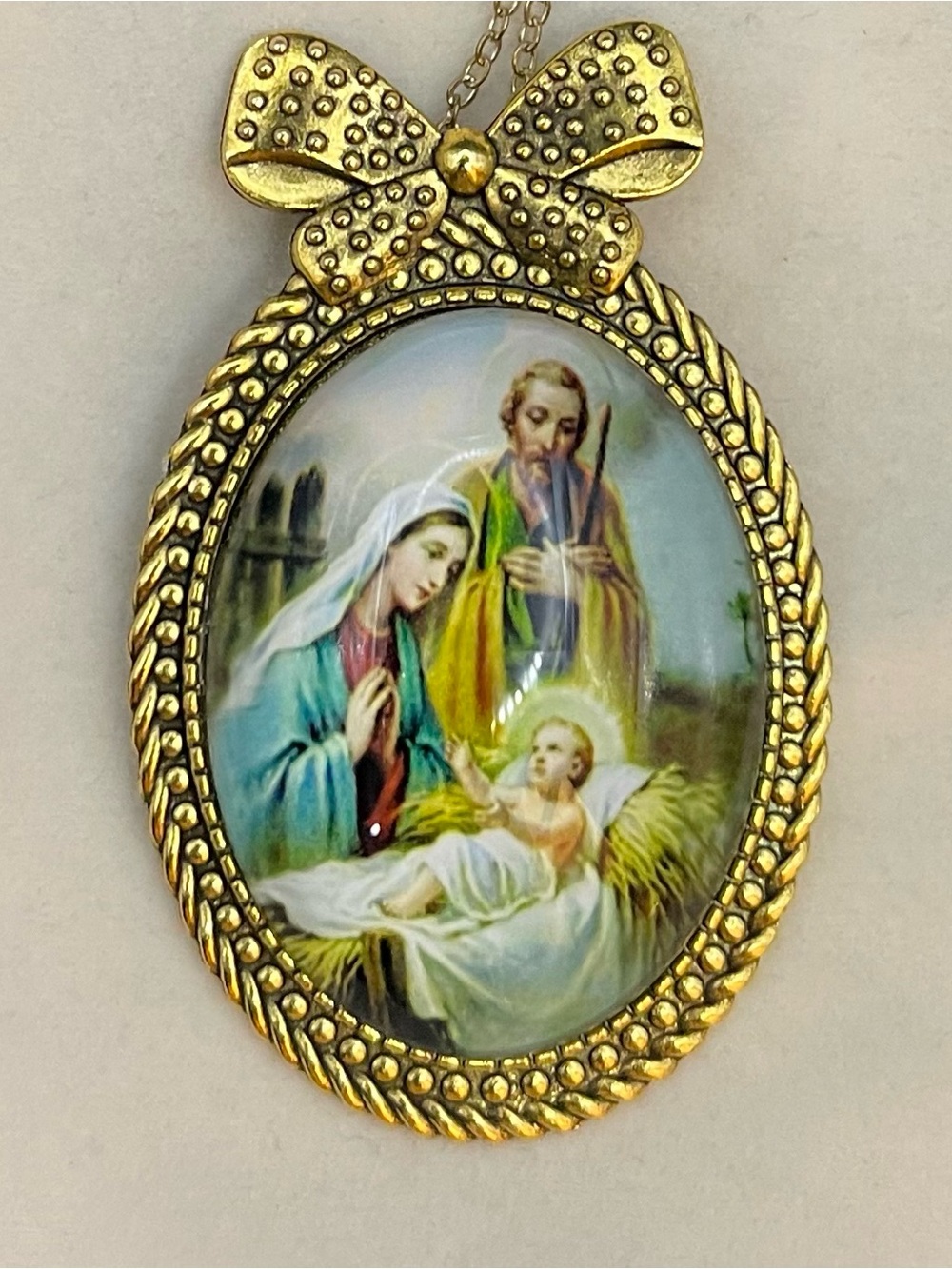 Vintage Gold Tone Nativity Holy Family
Oval Domed Cabochon Pendant Pin
Necklace